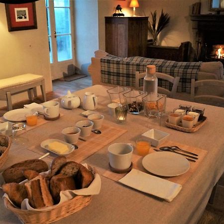 Les Chambres Du Logis Du Chatelier Bressuire Eksteriør bilde