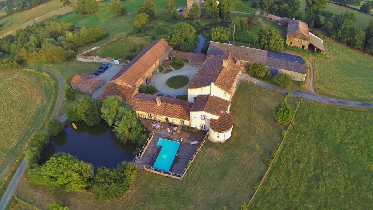 Les Chambres Du Logis Du Chatelier Bressuire Eksteriør bilde