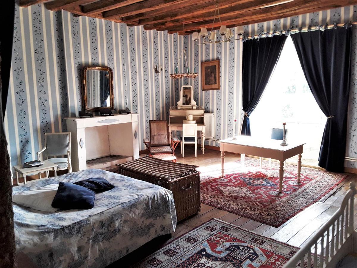 Les Chambres Du Logis Du Chatelier Bressuire Eksteriør bilde