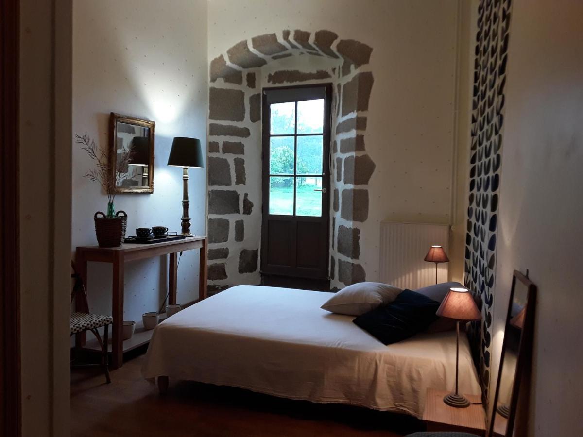 Les Chambres Du Logis Du Chatelier Bressuire Eksteriør bilde