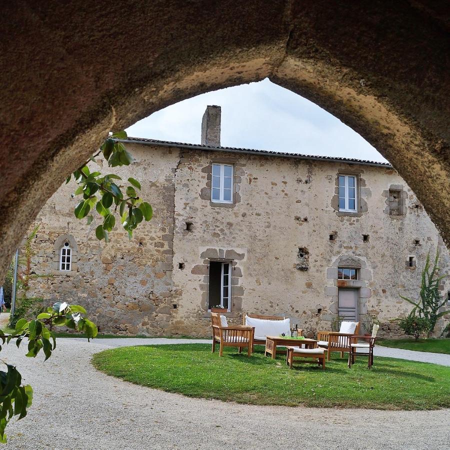 Les Chambres Du Logis Du Chatelier Bressuire Eksteriør bilde