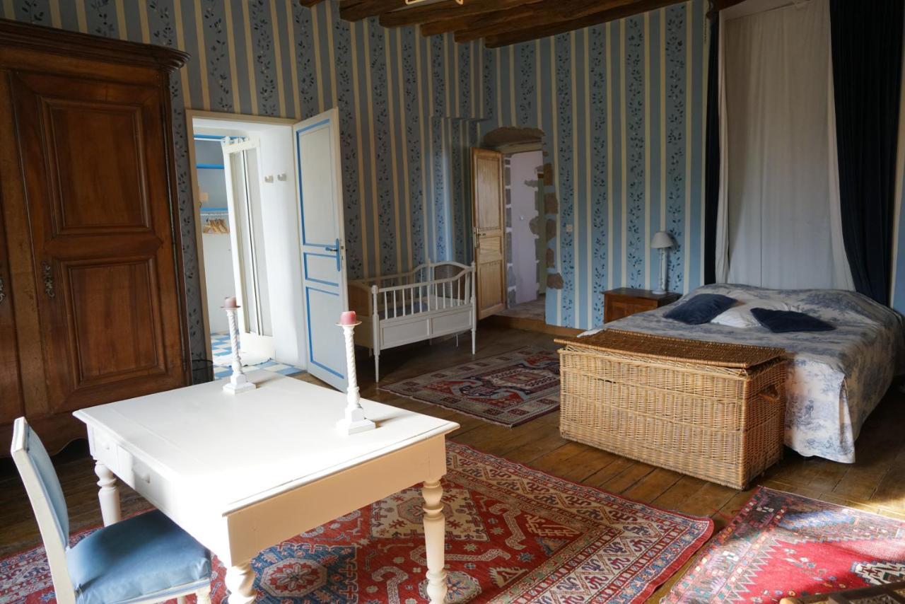 Les Chambres Du Logis Du Chatelier Bressuire Eksteriør bilde