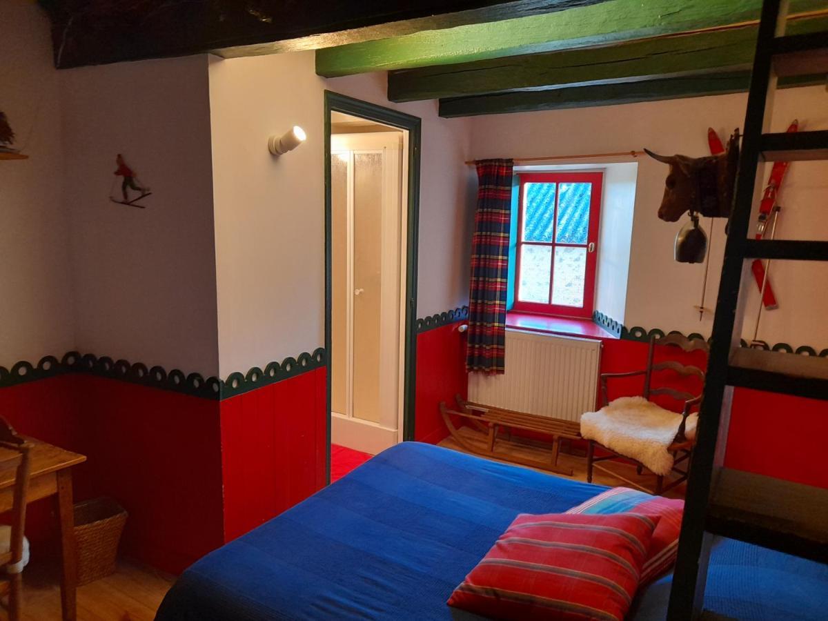 Les Chambres Du Logis Du Chatelier Bressuire Eksteriør bilde