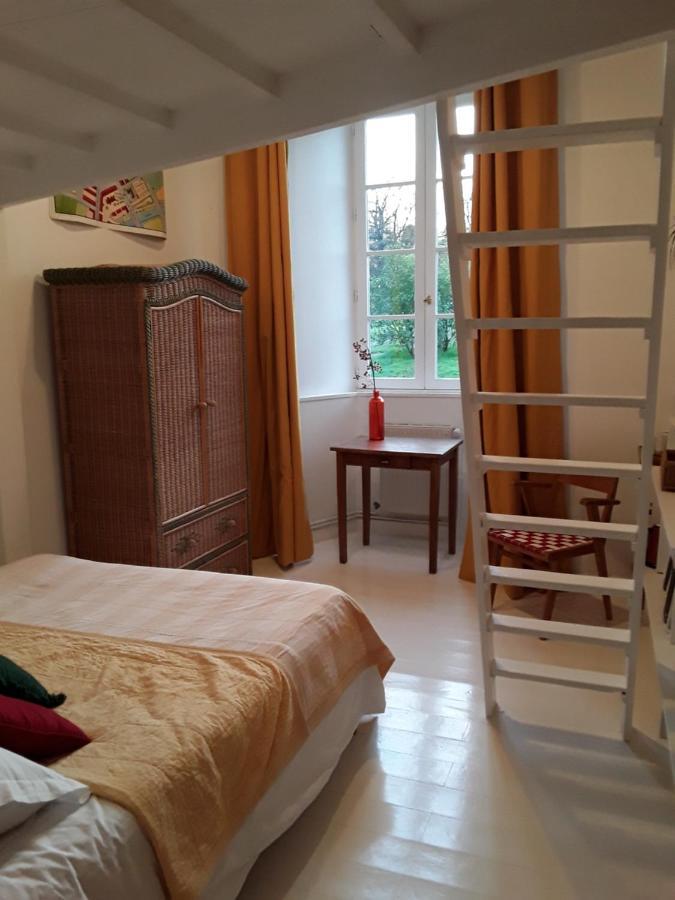 Les Chambres Du Logis Du Chatelier Bressuire Eksteriør bilde